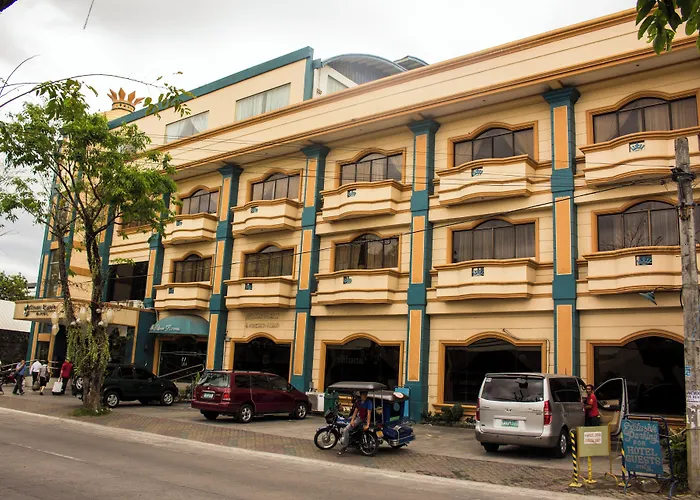 Crown Royale Hotel
